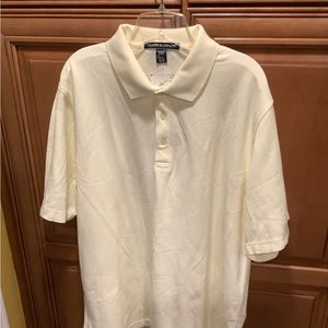 NWOT MANS YELLOW KNIT SHORT SLEEVE SHIRT 👩